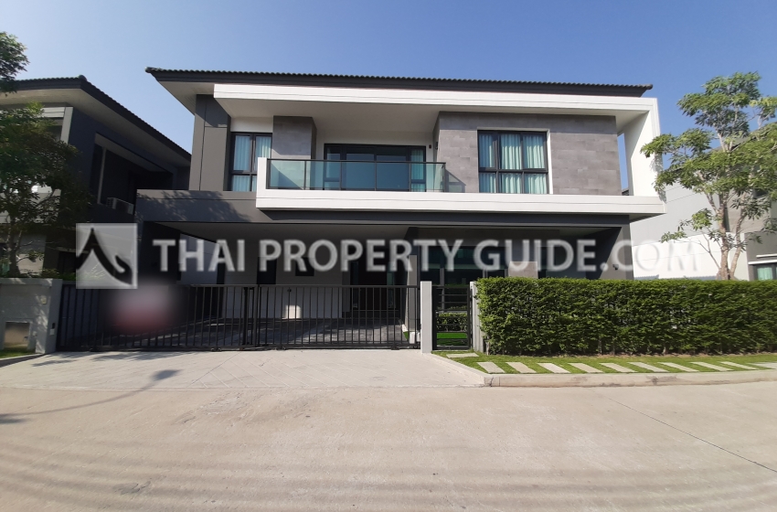 House with Shared Pool in Bangnatrad 